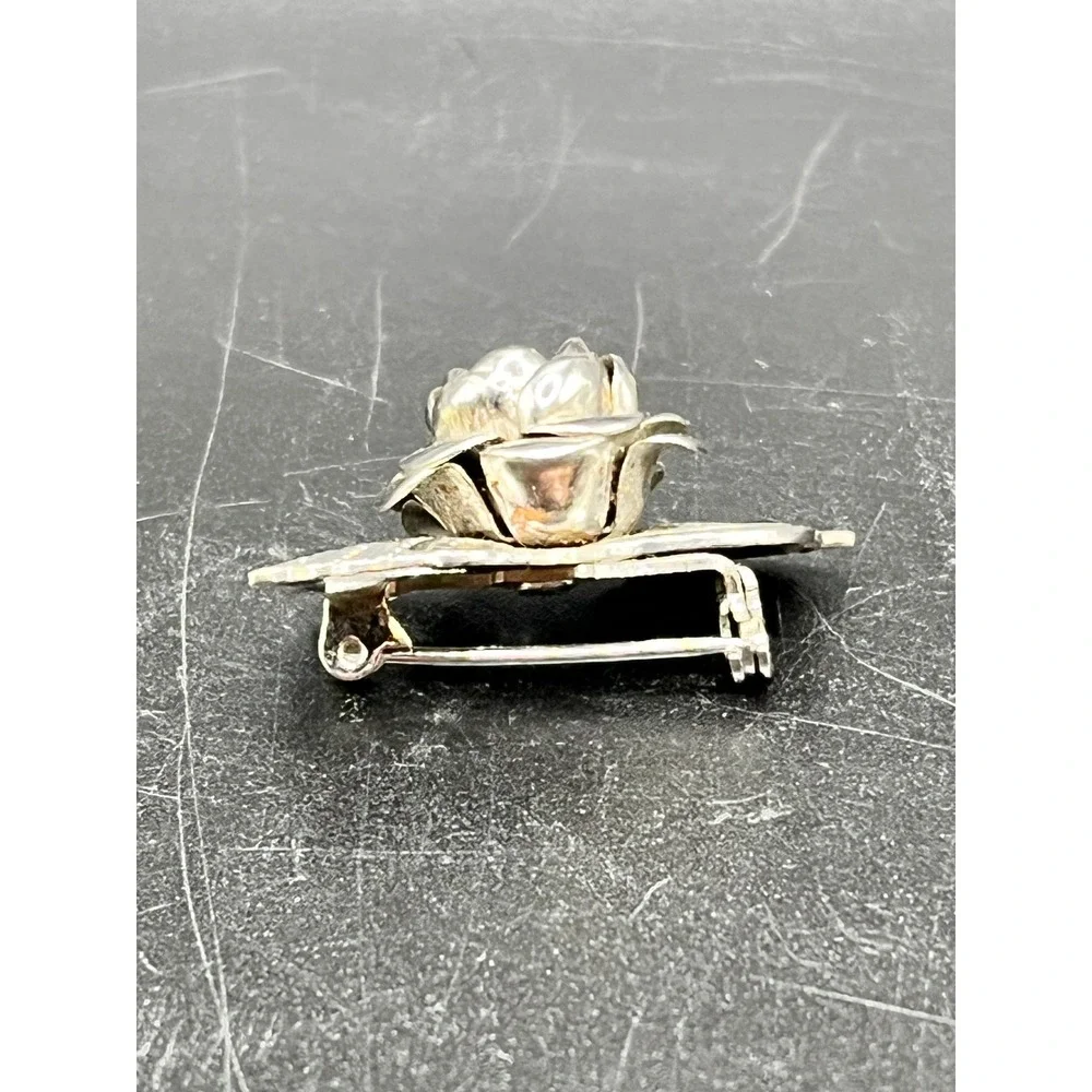 Silver Tone Rose Flower Pin Brooch Leaf Detail Jewelry Women's Fashion Vtg Style